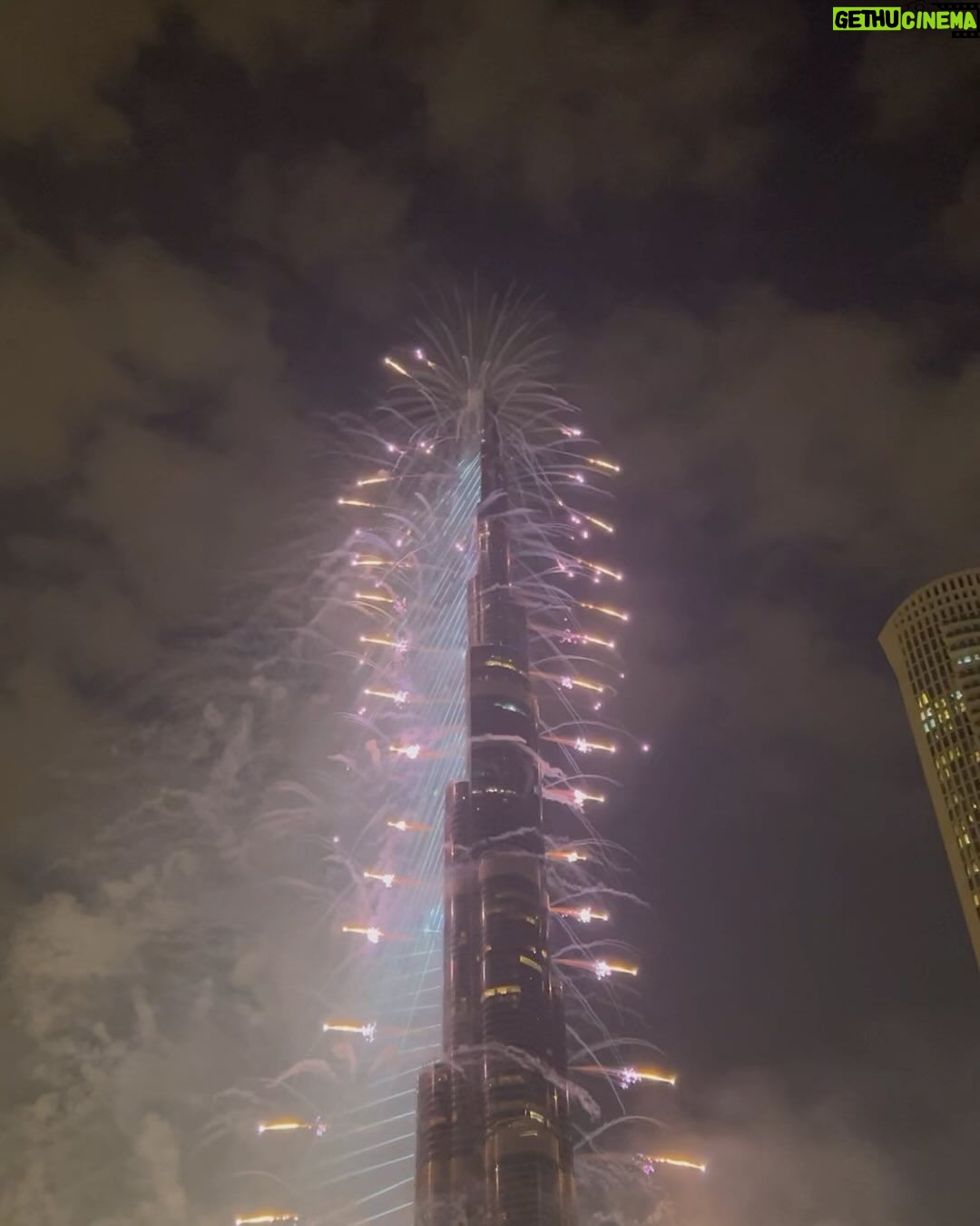 Sonal Chauhan Instagram - What an end to 2023 ✨🎇💫 Looking forward to the magic of 2️⃣0️⃣2️⃣4️⃣ . . . . . . . . . . . . . . . . . . #happynewyear #2024 #sonalchauhan #love #dubai #friendship #newyear Dubai, United Arab Emirates