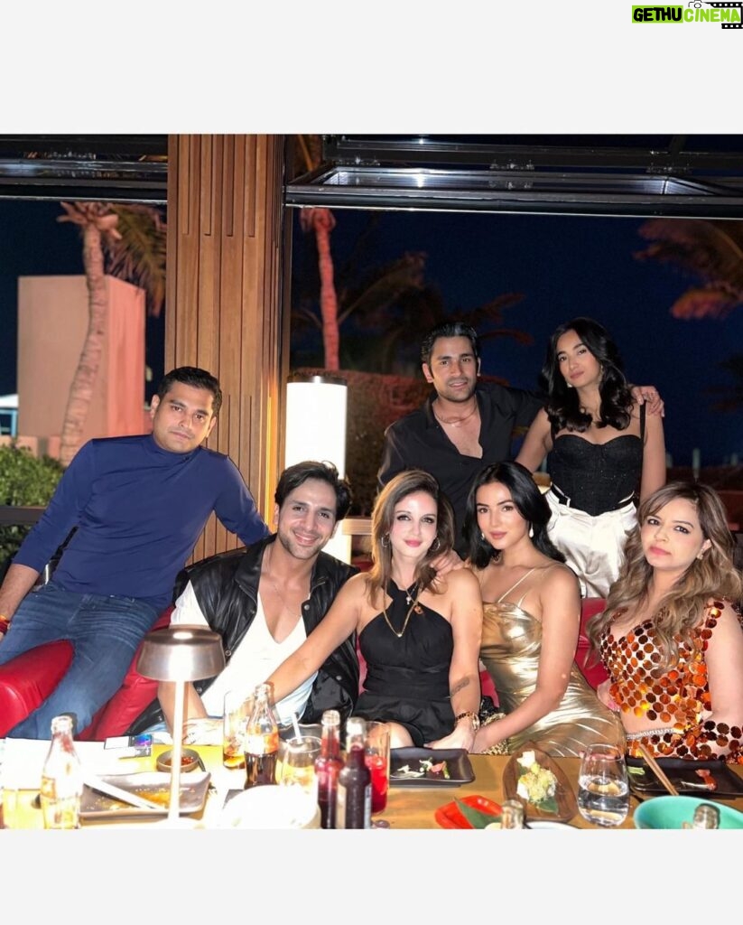 Sonal Chauhan Instagram - What an end to 2023 ✨🎇💫 Looking forward to the magic of 2️⃣0️⃣2️⃣4️⃣ . . . . . . . . . . . . . . . . . . #happynewyear #2024 #sonalchauhan #love #dubai #friendship #newyear Dubai, United Arab Emirates