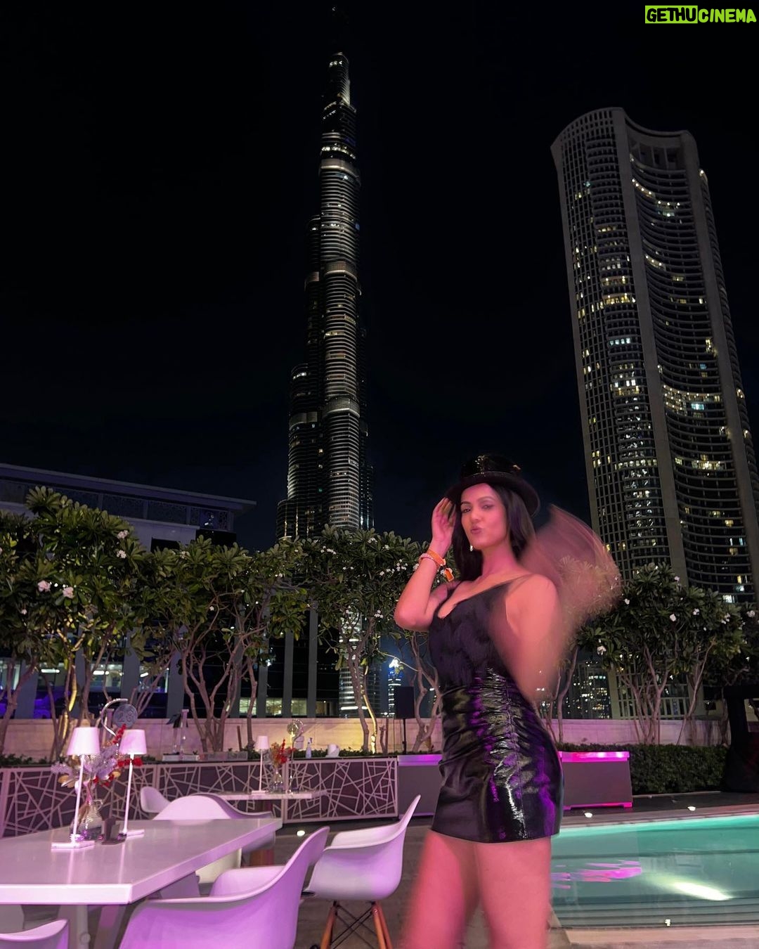 Sonal Chauhan Instagram - What an end to 2023 ✨🎇💫 Looking forward to the magic of 2️⃣0️⃣2️⃣4️⃣ . . . . . . . . . . . . . . . . . . #happynewyear #2024 #sonalchauhan #love #dubai #friendship #newyear Dubai, United Arab Emirates