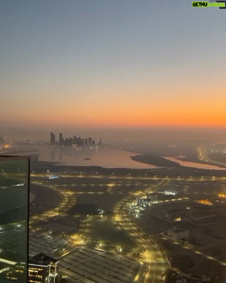 Sonal Chauhan Instagram - What an end to 2023 ✨🎇💫 Looking forward to the magic of 2️⃣0️⃣2️⃣4️⃣ . . . . . . . . . . . . . . . . . . #happynewyear #2024 #sonalchauhan #love #dubai #friendship #newyear Dubai, United Arab Emirates