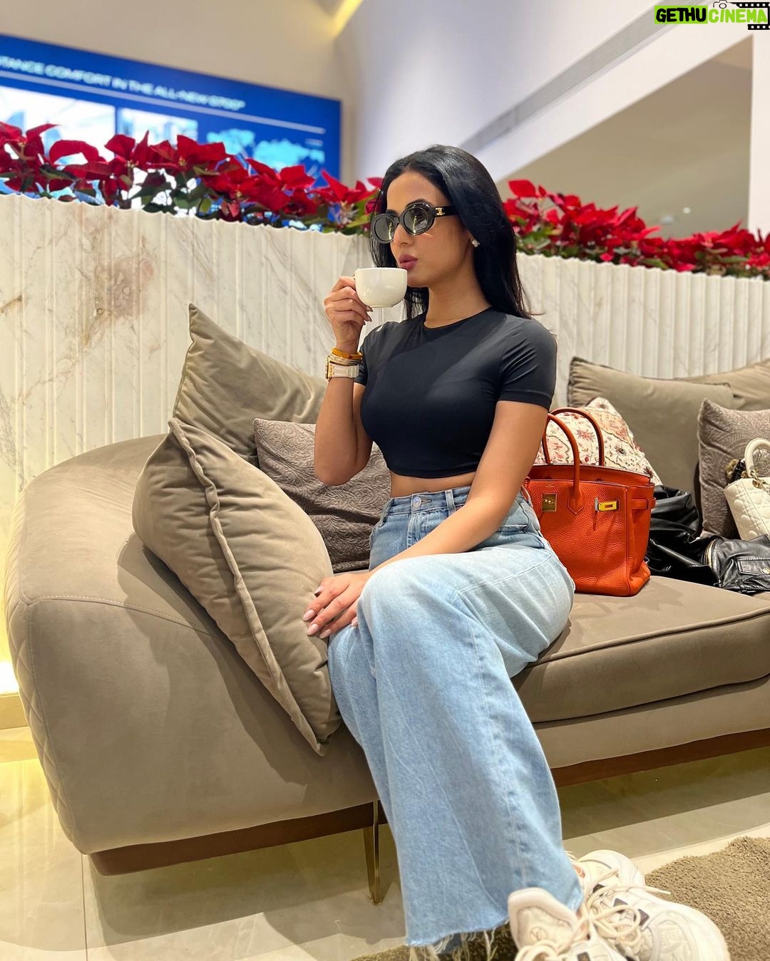 Sonal Chauhan Instagram - Roundin it up …. 2️⃣0️⃣2️⃣3️⃣ . . . . . . . . . . . . . . . . #sonalchauhan #happynewyear #2024