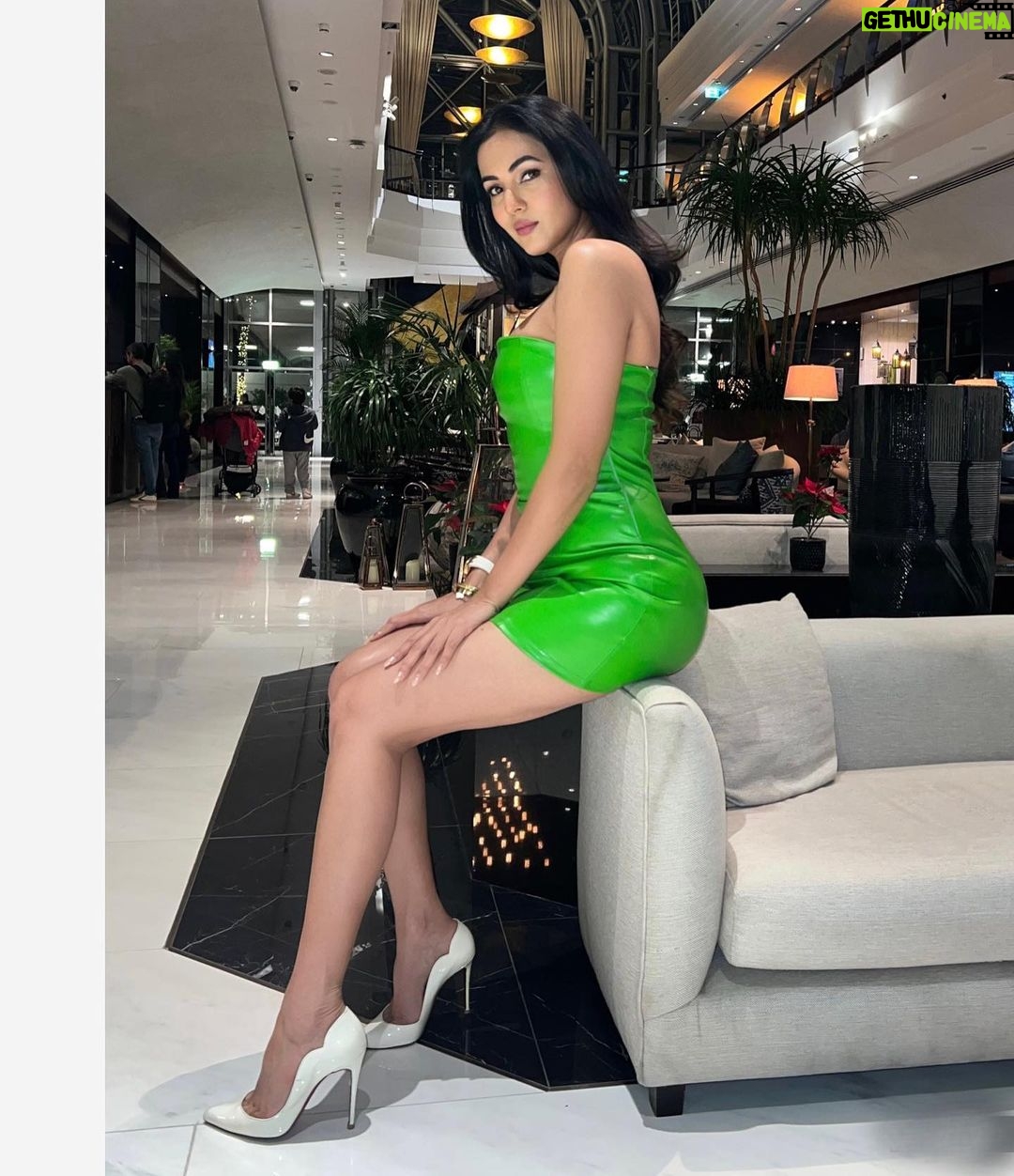 Sonal Chauhan Instagram - 🔫🎄🔫 . . . . . . . . . . . #love #sonalchauhan #green #christmas