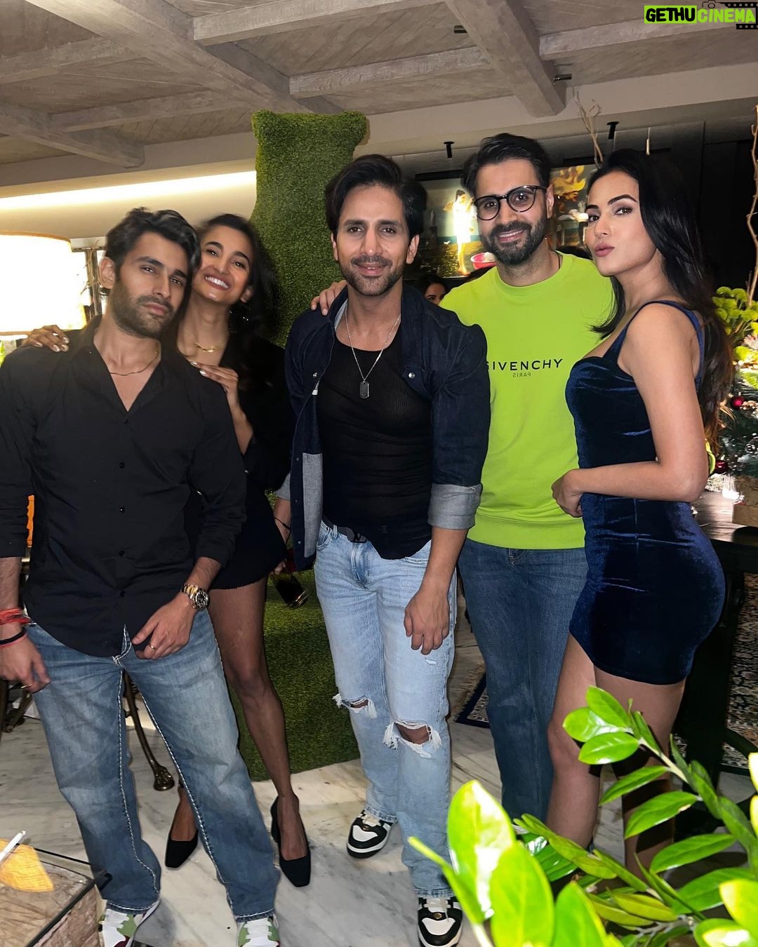 Sonal Chauhan Instagram - Happy happy Bday @arslangoni and Thank you Suzie @suzkr for yet another fabulous evening. What a start to the holiday season✨♥️🌟🎄 . . . . . . . . . . . . . . . . . #love #sonalchauhan #holidays #december