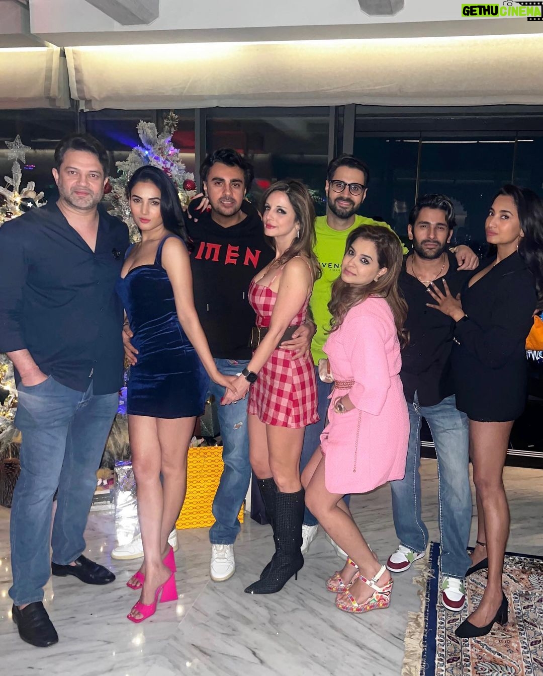 Sonal Chauhan Instagram - Happy happy Bday @arslangoni and Thank you Suzie @suzkr for yet another fabulous evening. What a start to the holiday season✨♥️🌟🎄 . . . . . . . . . . . . . . . . . #love #sonalchauhan #holidays #december