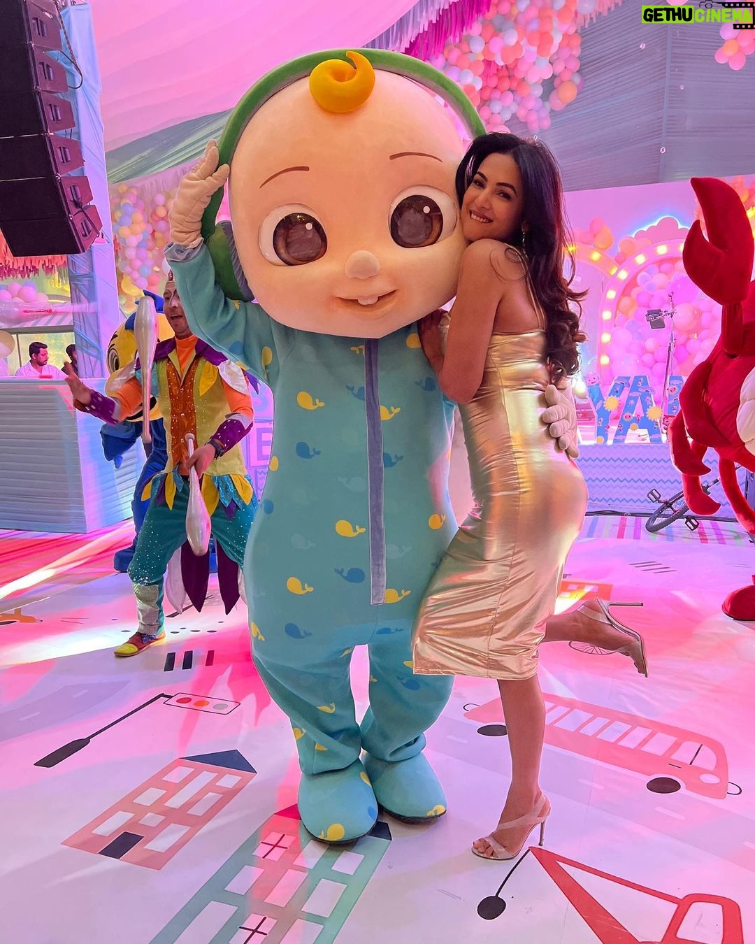 Sonal Chauhan Instagram - Just can’t think of a caption…. 🐣 The mind is refusing to work on a Sunday 🦦 🦦 . . . . . . . . . . . . . . . . . . . . . . . . . . . . Styled by @divastyles_dev HMU @vijaysharmahairandmakeup #dolls #love #sonalchauhan #sunday