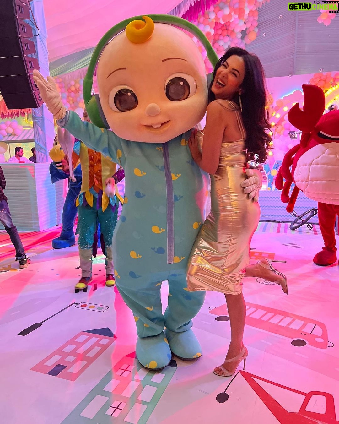 Sonal Chauhan Instagram - Just can’t think of a caption…. 🐣 The mind is refusing to work on a Sunday 🦦 🦦 . . . . . . . . . . . . . . . . . . . . . . . . . . . . Styled by @divastyles_dev HMU @vijaysharmahairandmakeup #dolls #love #sonalchauhan #sunday