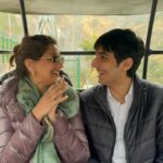 Sonali Bendre Instagram - E-rickshaw, cable car rides, what a day in Haridwar with the most amazing Gangaji Aarti... Thank you @pilibhithouseharidwar (for sneaking us in and out so smoothly!!!!🙏🏼)