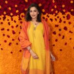Sonali Bendre Instagram - Our favourite @iamsonalibendre for the AAMOD preview in the festive munga handwoven linen nova set. #AAMOD #feminineenergy Anavila