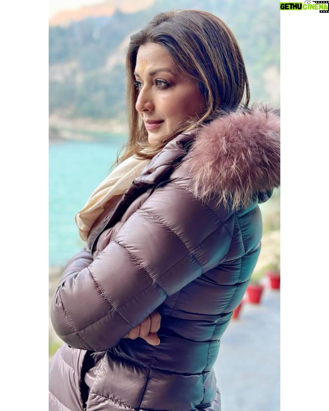 Sonali Bendre Instagram - Started the year with a visit to the Neelkanth... I hope the poison of negative thoughts and actions can be overcome this year with his blessings! #HarHarMahadev ππΌ PS: @geeta_kapurofficial thought of you. #Neelkanth #NeelkanthMahadev #Shiva #NewYear2024 #SwitchOnTheSunshine #PositiveThoughts #GoodVibesOnly #NewBeginnings Anand Kashi by the Ganges