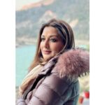 Sonali Bendre Instagram - Started the year with a visit to the Neelkanth... I hope the poison of negative thoughts and actions can be overcome this year with his blessings! #HarHarMahadev 🙏🏼 PS: @geeta_kapurofficial thought of you. #Neelkanth #NeelkanthMahadev #Shiva #NewYear2024 #SwitchOnTheSunshine #PositiveThoughts #GoodVibesOnly #NewBeginnings Anand Kashi by the Ganges
