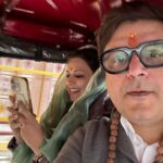 Sonali Bendre Instagram - E-rickshaw, cable car rides, what a day in Haridwar with the most amazing Gangaji Aarti... Thank you @pilibhithouseharidwar (for sneaking us in and out so smoothly!!!!🙏🏼)