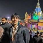 Sonali Bendre Instagram - E-rickshaw, cable car rides, what a day in Haridwar with the most amazing Gangaji Aarti... Thank you @pilibhithouseharidwar (for sneaking us in and out so smoothly!!!!🙏🏼)