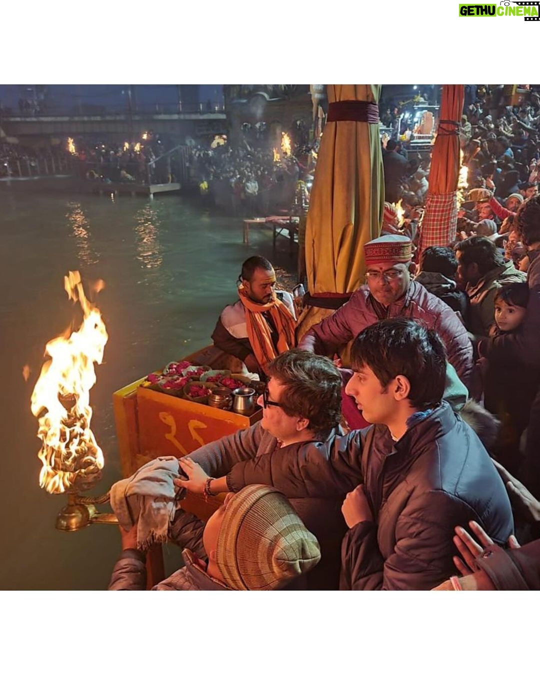 Sonali Bendre Instagram - E-rickshaw, cable car rides, what a day in Haridwar with the most amazing Gangaji Aarti... Thank you @pilibhithouseharidwar (for sneaking us in and out so smoothly!!!!🙏🏼)