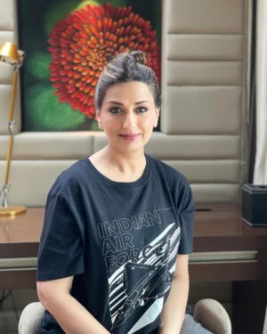 Sonali Bendre Instagram - Another day, another cup, and a lot of comfort. 🥰☕