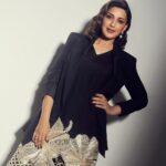Sonali Bendre Instagram - Shadows only mean there's a light nearby; seek it out and shine. ✨ - Morgan Matson