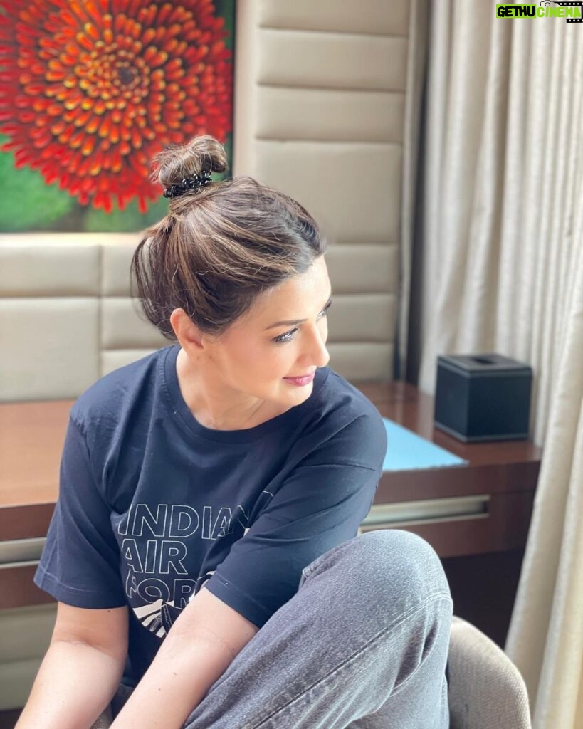 Sonali Bendre Instagram - Another day, another cup, and a lot of comfort. 🥰☕