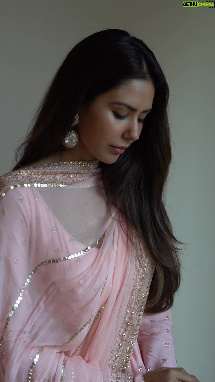 Sonam Bajwa - 1.7 Million Likes - So many thoughts, so many feelings….2023 has just gone by so quickly, feels like yesterday when I was making new year resolutions and plans for 2023 and it’s 2024 in just a day. How is 2024 making you feel already???? Share your thoughts with me in the comments 🤍