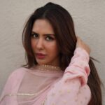 Sonam Bajwa Instagram - 🫶🌚