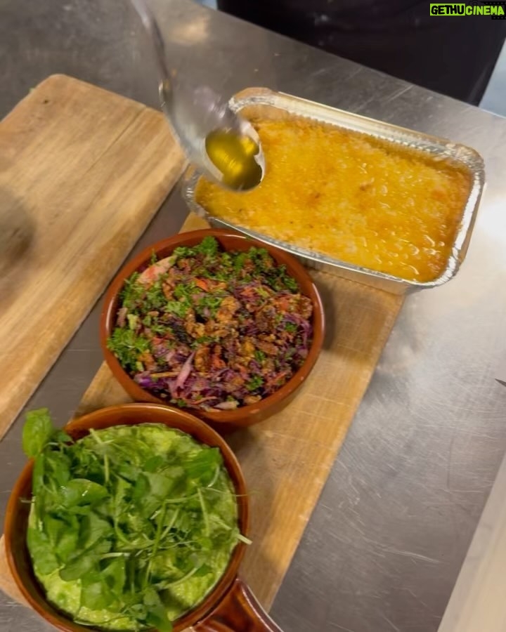Sondre Lerche Instagram - Had a great experience joining the chefs at Oslo’s great @smalhans last week, cooking my favorite traditional Norwegian dish fiskegrateng with green pea stew + råkost. And serving it up with PATOS wines to over 80 diners! Thanks to all who dined with us, and Anders, Mads, Jakob, Fredrikke and the rest of the crew — as well as Joar and my own team at @nondosfanclub 🥂 Video by @nonameoslo / Henrik Lauritzen ✨ Smalhans