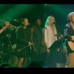 Sondre Lerche Instagram – Her er litt av Why Would I Let You Go fra søndagens støttekonsert. Og du kan fortsatt støtte @legerutengrenser ved å strømme og nyte hele konserten via @streamyno i løpet av helgen — eller bare Vipps til 11213. 

Takk til de fantastiske musikerne jeg fikk spille med:
@sundstoel 
@andreroligheten 
@kristofferlo 
@gardnilssen 
@billievan 
@roheytaala 
@susannamagical 
@omvagan 
@dawallum 

Og til @f_a_t_e_m_e_h__fe og @susannesundfor som samlet oss. 

💜