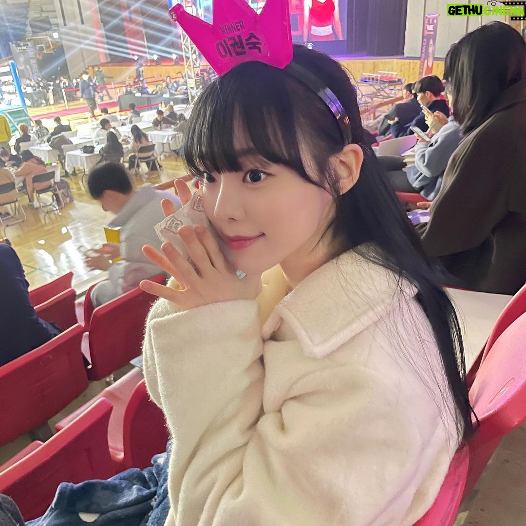 Song Ye-bin Instagram - 첫 대본리딩부터 촬영까지..너무 좋은 선배님들과 함께 촬영할 수 있어서 행복했습니다 🫶🏻..!!! 선배님들과 함께 촬영하고 있다는 게 믿기지 않을 정도로 행복했습니다 ..🥲♥ 촬영 내내 칠칠이 항상 챙겨주신 디어이엔티 분들께도 무한 감사를...올립니다.... 🙇 많이 배우고 많이 행복했던 #순정복서 끄읏!!!!❤️🔥❤️🔥❤️🔥❤️🔥 #은솔이이이 KBS 한국방송