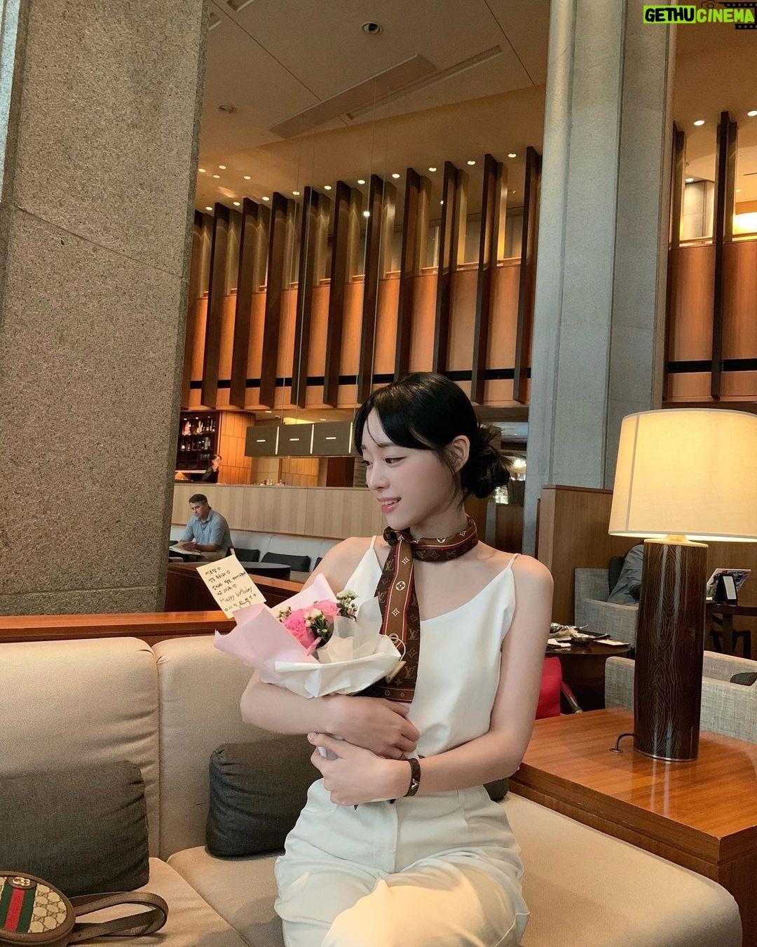 Song Ye-bin Instagram - Shilla Hotel Seoul Korea