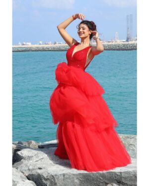 Soniya Bansal Instagram - If you want to live a happy life, tie it to a goal, not to people or things.@soniyaofficial123 
Exclusively styled by @kapoormohit888 
Wearing @agelesscollection 
Photography @jaydenartistuk 
Hair & makeup @hairandmakeupby_ruchi