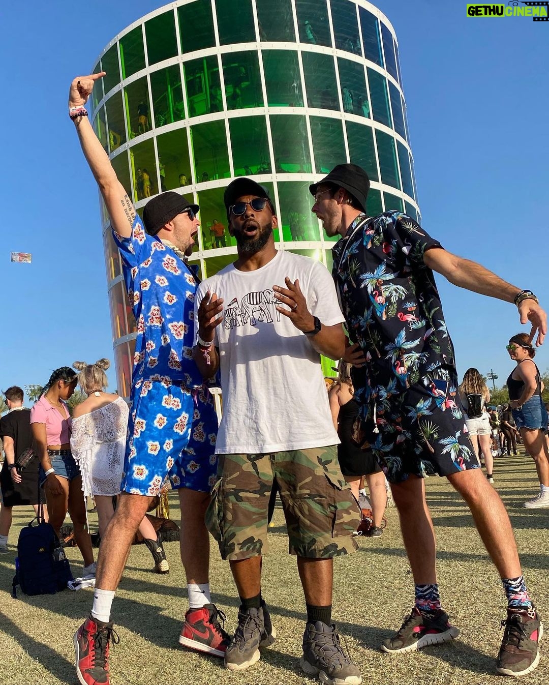 Sophia Aguiar Instagram - Have I been putting off posting my @coachella pictures b/c I couldn’t choose my favorites?…. YEP! 😅 Needless to say there will be more to come. #coachella2022 🎡 Coachella