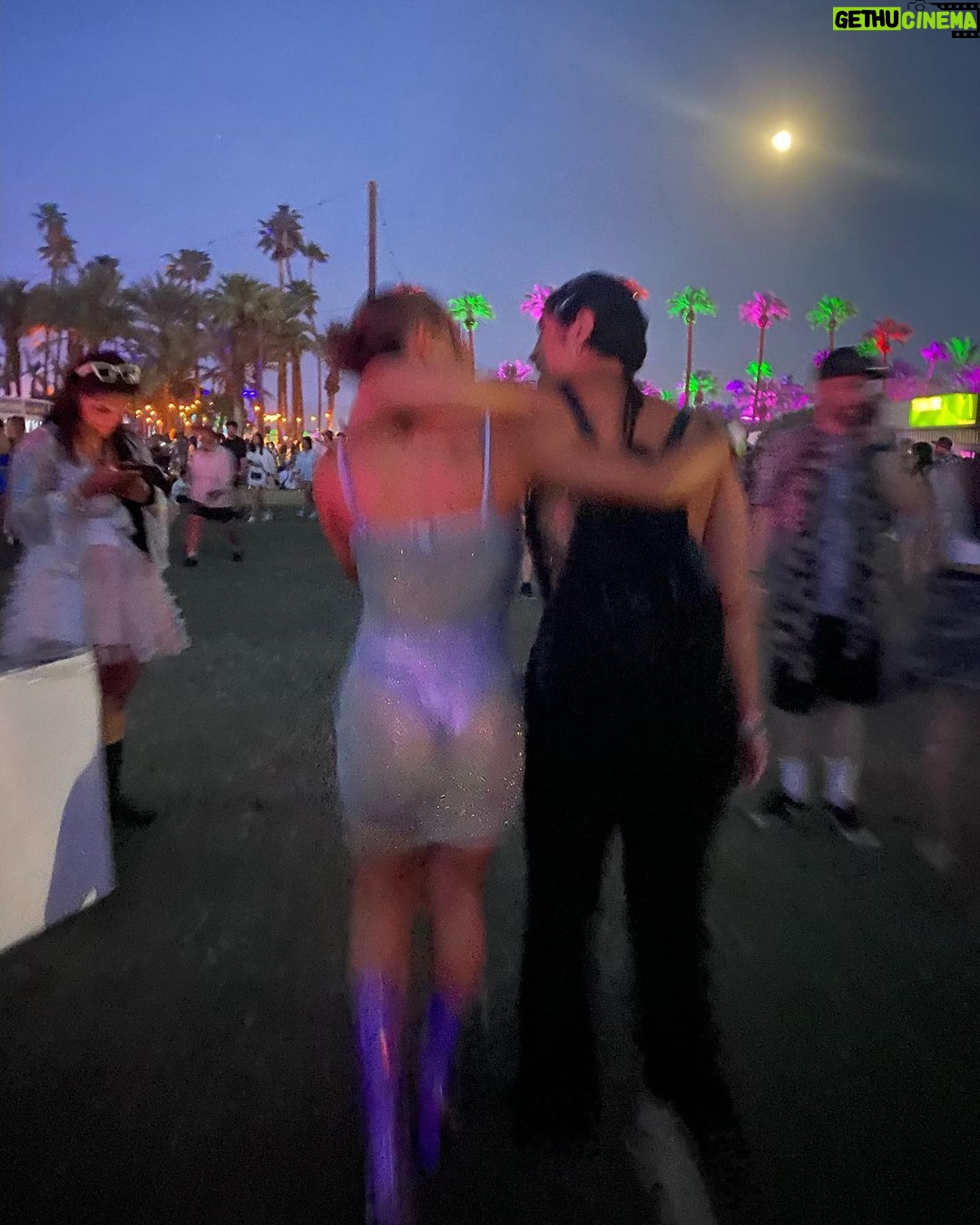 Sophia Aguiar Instagram - Have I been putting off posting my @coachella pictures b/c I couldn’t choose my favorites?…. YEP! 😅 Needless to say there will be more to come. #coachella2022 🎡 Coachella