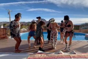 Sophia Aguiar Instagram - “I don’t know... Cowboy theme?” IFYKYK 😂 

Cow-ChellA 2022 🐮 🤠 
So grateful for these beautiful humans in my life! Thank you for the love you consistently shower me with. LOVE YOU ALL!!

#moorelifemoorelove #cowchella #theresmooinmoore #cowboytheme #friends