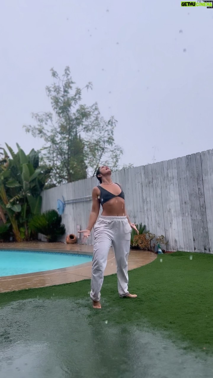 Sophia Aguiar - 2K Likes - Earlier this week I said āI feel like I need to cleanse my energy on Sundayā and the universe gave me this. āØ
This is super long and filled with a lot of swaying but it feels good to move and post myself moving. š«¶š»