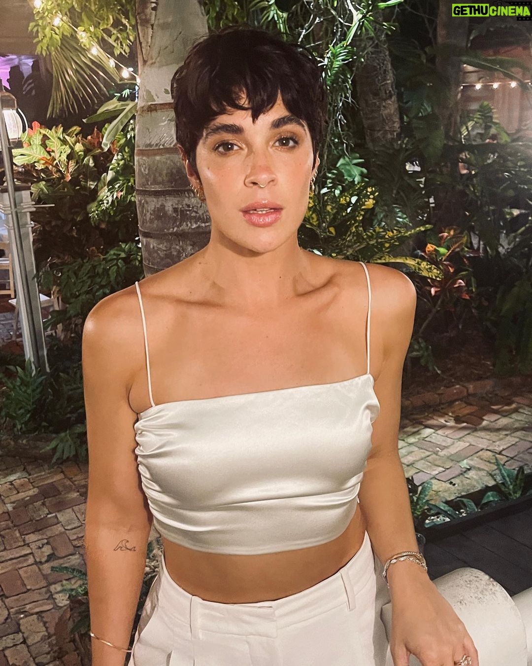 Sophia Aguiar - 1.9K Likes - I wanted to look like myself on my wedding day… but also like a fairy 🤣
@duchessnatalia, you nailed it! 🙌🏼
Thank you for making this trip from NY and sprinkling me with your magic ✨