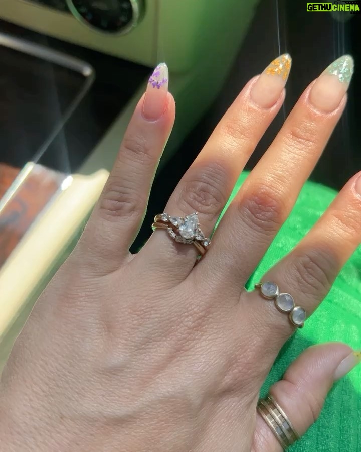 Sophia Aguiar - 1.3K Likes - š
