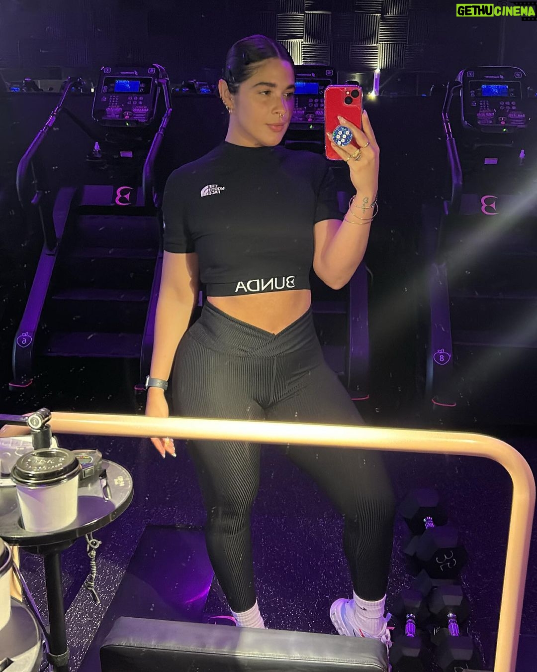 Sophia Aguiar - 1.3K Likes - 😌