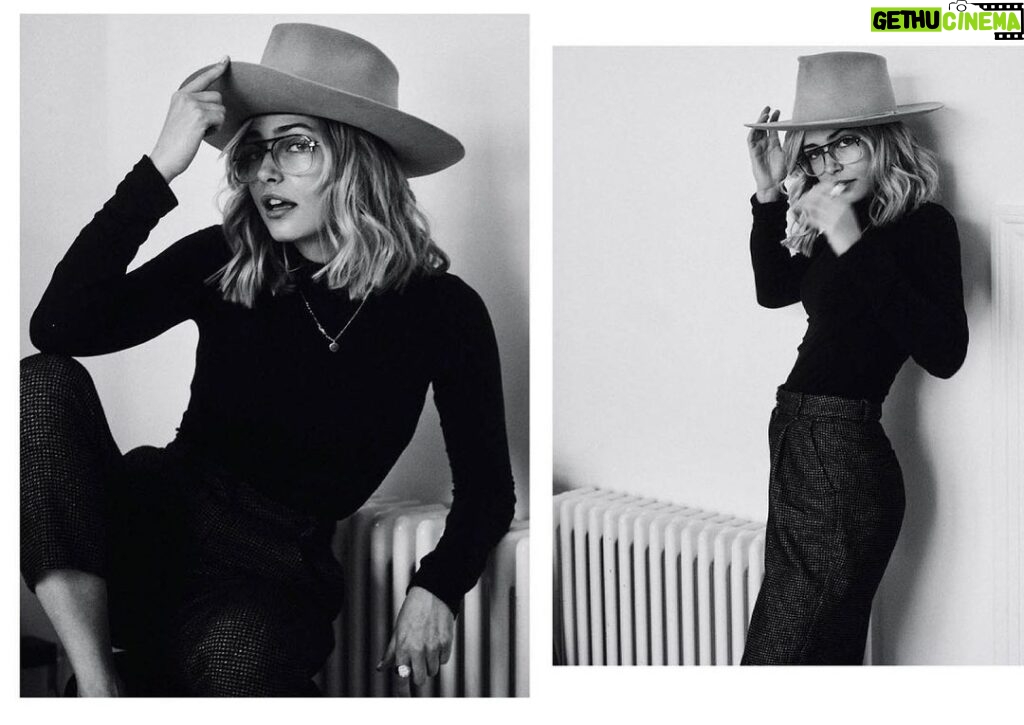 Sophie Simnett Instagram - @edwardcooke ft. my gaf and a fancy hat