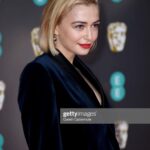 Sophie Simnett Instagram - What a bloody lovely evening!! Thank you so much @bafta & @pauledmonds217 for having me. @ellagaskellstylist @stellamccartney for the comfiest suit ever complete with excellent snack pockets. @cherwebbmakeup @lancomeofficial for making up m’face!! & @thesavoylondon for the most spectacular room!!! ✨✨✨