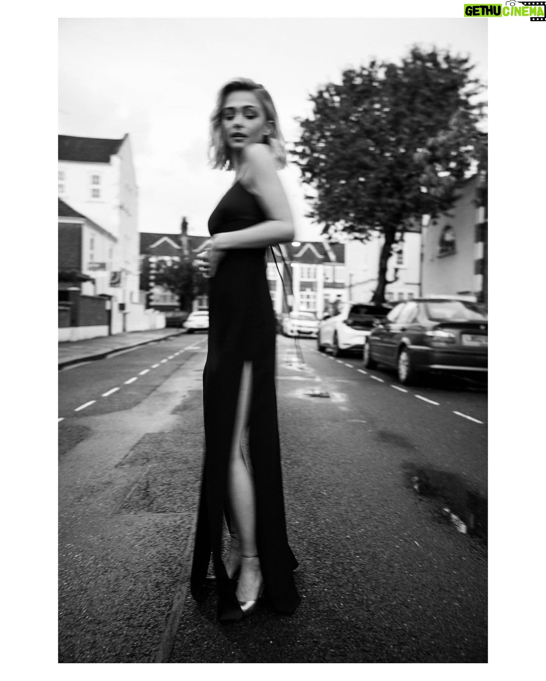 Sophie Simnett Instagram - pre party shenanigans @iona.wolff @lucie_bjmakeup @rxquette & ✨Coco the pup ✨