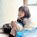 Sora Tamaki Instagram - . 『カメラ、はじめてもいいですか？』 本日第4話が放送されます！ 監督はウエダアツシさん。 ウエダさんは私が絶対に思いつかないような面白いアイディアをたくさん持っていて、演技指導を受けるのが楽しかったです。 私の気持ちや意見を聞いてくださったり、話し合いを重ねたり。常にお芝居しやすい環境を作ってくださいました。 ぜひご覧ください。 👆🏻写真は空いた時間に、隅っこでお菓子をバクバク食べている様子です🍪 #カメラはじめてもいいですか #カメはじ　@bs260_camehaji #ウエダアツシ　監督 #田牧そら