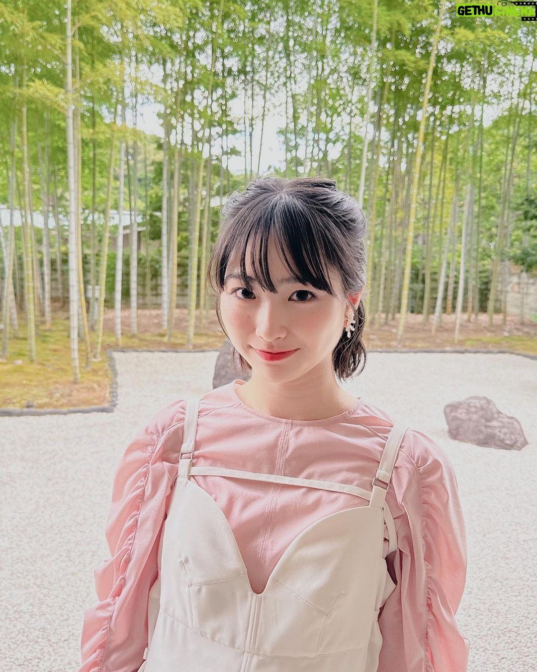 Sora Tamaki Instagram - . 「脱炭素につながる新しい豊かな暮らしを創る国民運動」の愛称選定会議・発表会に出席してきました。 この運動の愛称は『デコ活』に決定しました。 とても貴重な経験をさせていただけて、本当に感謝の気持ちでいっぱいです。 私なりの意見を伝えながら、皆さんに浸透しやすい名前を考えられたと思います。 今日の衣装は... サスティナブルな素材で作られた洋服です🎀 ワンピース @coxco_officialはリサイクルポリエステルでできていて、トップス @o0u_officialは自然土壌生分解性の高い綿からできています。 小さなことからでも『デコ活』をどんどん実践していきたいなと思います! #デコ活 #田牧そら