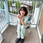 Sora Tamaki Instagram - 📷 『カメラ、はじめてもいいですか？』 本日第2話が放送されます！ 第2話は隣人のチサトさんと撮影ドライブに出かけます🚶🏻 実際に原作漫画で出てきた場所に行くことができて、テンションが上がりました！ すごく綺麗で素敵な場所でした🌷 👆🏻写真は1話の冒頭シーンのオフショットです！ #カメラはじめてもいいですか #カメはじ @bs260_camehaji #田牧そら