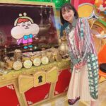 Sora Tamaki Instagram - 💰 今日はカネオくんです！ 今回はご当地ラーメンについて🍜 ラーメンは、好きな食べ物ランキングベスト5に入るほど大好きなので、VTRに美味しそうなラーメンがいっぱい出てきて、お腹が空きました！🫶🏻 ラーメンが地域ごとに全然違って、聞いたことのないようなものもあったので、びっくりしました！ 食べに行きたいところもたくさんありました😋 ぜひ観てください！ ワンピース @shelluits サンダル @w_and__m #有吉のお金発見突撃カネオくん #田牧そら