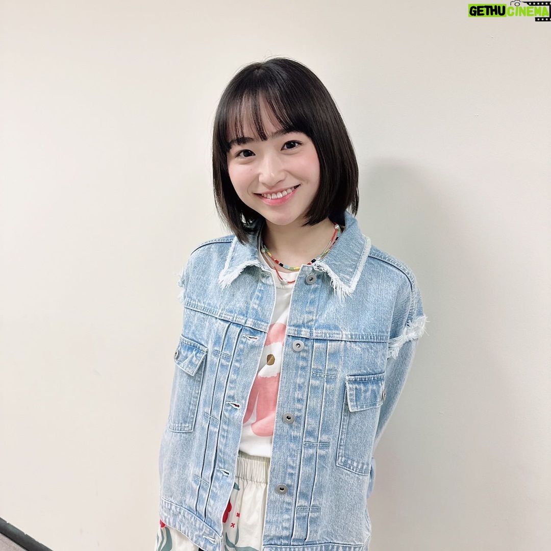 Sora Tamaki Instagram - 💰 今日はカネオくんです! 今回はガムテープについて! 普段からよく使っているガムテープだけど、意外と知らないことが多くてびっくりしました! ガムテープの、貼ること以外の活用法も知れて、勉強になりました!とてもおもしろかったですꉂ🤭 ぜひ観てください! Gジャン @threefourtime_official Tシャツ、スカート @marimekko ネックレス @cepica_official サンダル @himiko_shoes #有吉のお金発見突撃カネオくん #田牧そら