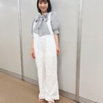 Sora Tamaki Instagram - 💰 今日はカネオくんです！ 今回は外国人に人気の日本のお土産について！🇯🇵 日本人の私ですら見たことの無い、聞いたことの無いものがたくさんあって、もっと勉強しないとなと感じました💦 特にコスプレグッズは、こんなものがあるんだ！と感動しました！ 面白くて素敵なものがたくさんあったので、外国人の知り合いにオススメしたいなと思ったし、私自身も欲しいなと思いました🥰 ぜひ観てください！ ブラウス @__treat.urself__ サロペット @somari_imagination / osharewalker サンダル @mite__official #有吉のお金発見突撃カネオくん #田牧そら