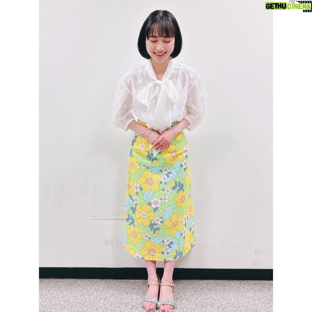 Sora Tamaki Instagram - 💰 今日はカネオくんです! 今回はドーナツについて🍩 ドーナツって本当に美味しいですよね! 大好きです♡ 最近は進化系ドーナツも増えているようで、びっくりしました! そしてドーナツに欠かせないハチミツについても! VTRを見ているだけで、お腹が空きました🍴 ぜひ観てください! 衣装 @manoushjapan #manoushgirl シューズ @jellybeans_shoes #アナウンサー風 🤣 #有吉のお金発見突撃カネオくん #田牧そら