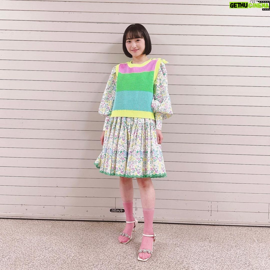Sora Tamaki Instagram - 💰 今日はカネオくんでした! 今回は南極について🧊 観測隊の方々や昭和基地についてたくさん知れて面白かったです! 昭和基地は小さな町のようで何でもあってびっくりでした👀 観測隊の方々はとても大変そうだったけれど、楽しそうでもあって、いつか南極に行ってみたいなと思いました^^ ご覧いただきありがとうございました! 衣装 @manoushjapan #manoushgirl シューズ @jellybeans_shoes #有吉のお金発見突撃カネオくん #田牧そら