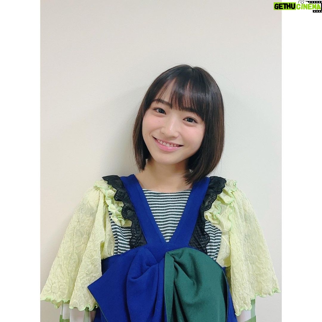 Sora Tamaki Instagram - 💰 今日はカネオくんです! 今回はカツオについて🐟 一本釣り漁船や職人さん、鰹節のことなど、知らないことを沢山知れました! そしてお腹がすきました♡ カツオ、すごく美味しいですよね〜!私はお父さんが作ってくれるカツオのたたきが大好きです。 ぜひご覧ください。 Tシャツ、ワンピース @jine_official シアーインナー @poppy_tokyo シューズ @jellybeans_shoes #有吉のお金発見突撃カネオくん #田牧そら