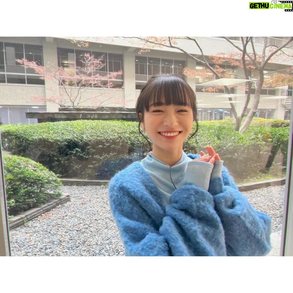Sora Tamaki Instagram - 💰 今日はカネオくんです！ 2024年新春!冬のお金のヒミツSP!です。 温泉、肉まん、着物、危険生物ハンターについてなど盛りだくさんです。 私は「野湯」という言葉を初めて知ったのですが、とても綺麗で気持ち良さそうだったので、いつか行ってみたいなと思いました。 ぜひご覧ください。 cardigan @merlotcamp turtleneck knit @yae_tokyo_ salopette @labelleetude_official boots @randa_pic #有吉のお金発見突撃カネオくん #田牧そら