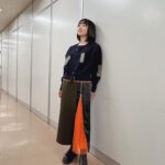 Sora Tamaki Instagram - 💰 今日はカネオくんです！ 今回はロボットについてです。 建設現場や災害時の現場、食品工場には見たことのないハイテクロボットがたくさんありました！ いつかロボットと一緒に生活する日が来るのかな。とても楽しみです🤖 ぜひご覧ください。 👗 @dollupoops_tevalt_official 👢@alm._official #有吉のお金発見突撃カネオくん #田牧そら