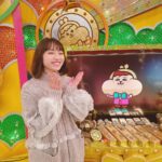 Sora Tamaki Instagram - 💰 今日はカネオくんです！ 今回はスパゲッティについて🍝 スパゲッティって本当に美味しいですよね〜！ ゆで時間や種類など進化を続けていました。 これからのスパゲッティもとても楽しみです！ 私は特にナポリタンが大好きです。うちのナポリタンは野菜がたっぷり入っていてとても美味しいんです☺︎皆さんにも食べてもらいたいくらい。。 ぜひご覧ください。 カネオくんは、いつも私とポーズを合わせてくれます！可愛い♡♡ 👗 @somari_imagination / osharewalker 👠 @ginza_washington #有吉のお金発見突撃カネオくん #田牧そら