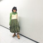 Sora Tamaki Instagram - . 今夜7時57分～ ｢クイズ！丸をつけるだけ｣が放送されます！ 皆さんも一緒にテレビの前で参加してみてください！ camisole、shoes @rosebud_official_ high-neck @avie_andensal skirt @somari_imagination / osharewalker #クイズ丸をつけるだけ #田牧そら